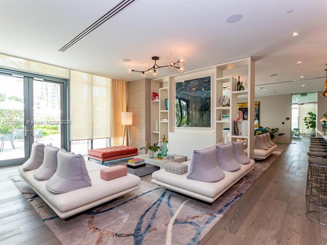 Building Photo - 650 NE 32nd St