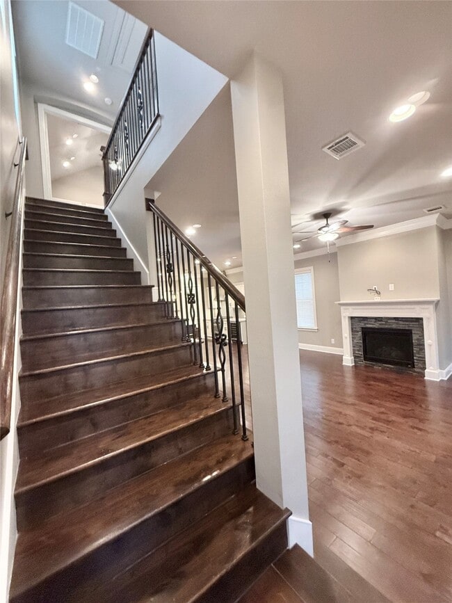 Building Photo - 2116 Couch St