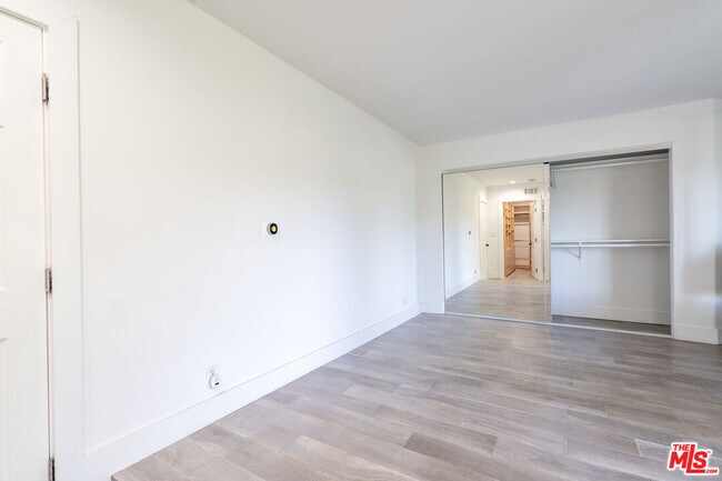 Building Photo - 5026 Medina Rd