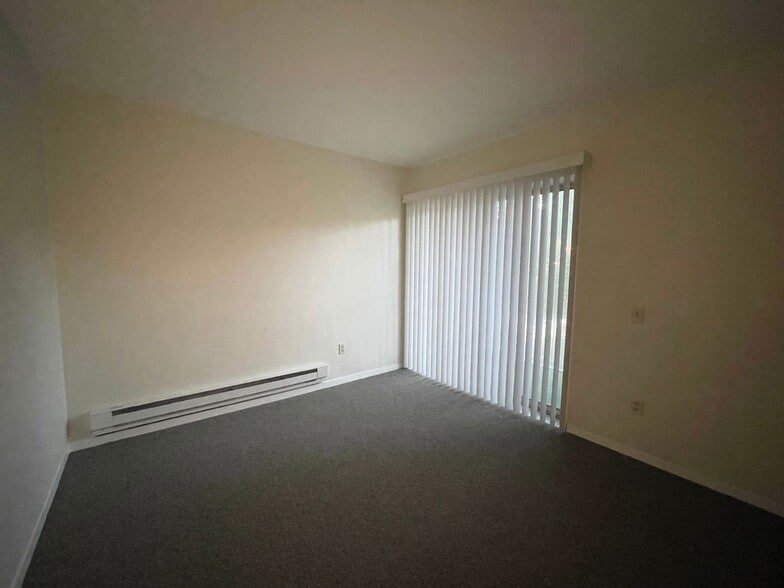 Building Photo - 722 W Kilgore Rd