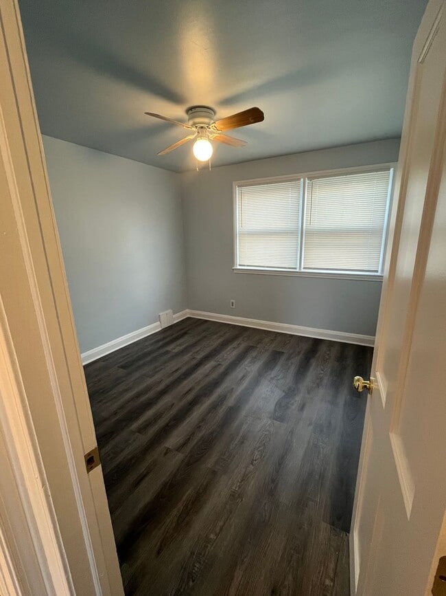 Building Photo - Freshly Renovated Row Home with Beautiful ...