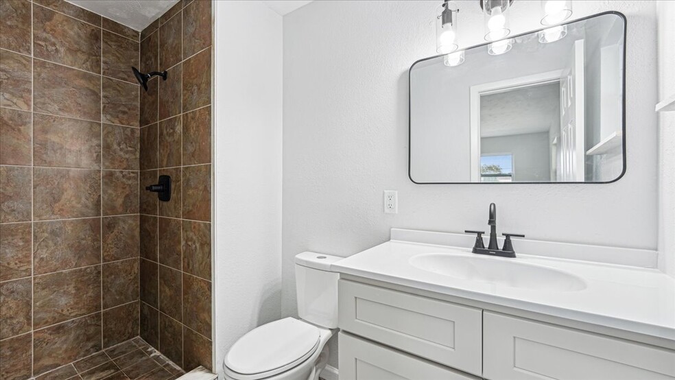 Building Photo - 4800 Key Largo Dr W