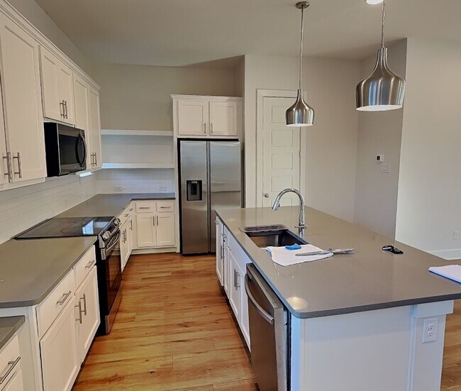 Building Photo - Fabulous 3-Story Townhouse in Frisco Heights! 1 mile from TCU!