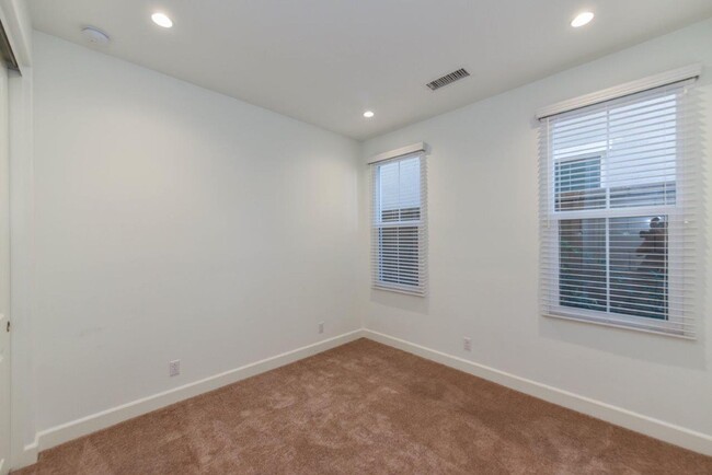 Building Photo - Irvine Single Family house 4bd/3ba Eastwoo...