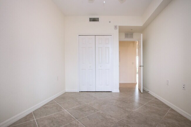 Building Photo - Riverfront Condo - 2 bed - 2 bath for rent