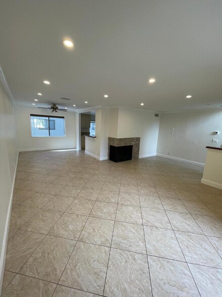 Building Photo - 26364 W Plata Ln