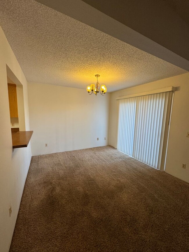 Building Photo - 3 Bed 2 Bath Townhome - Central Colorado S...