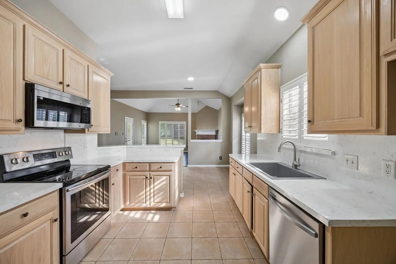 Building Photo - 1833 Melton Dr