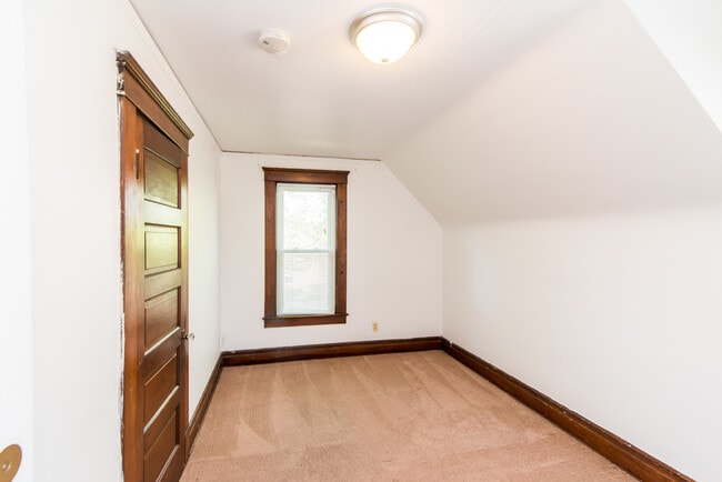 Building Photo - 812 Sybil St