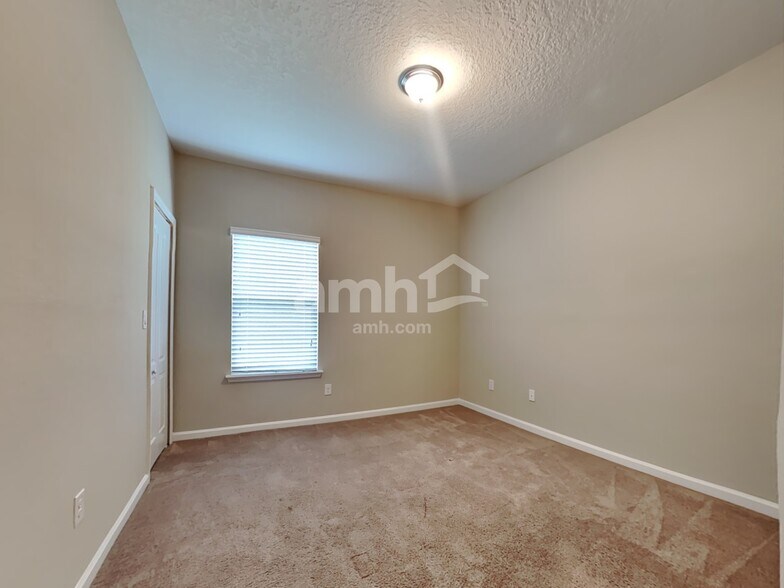 Building Photo - 120 Trumpco Dr