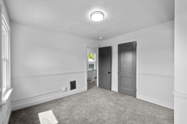 Building Photo - Amazing 3 bedroom home in Wilkinsburg available November 1!