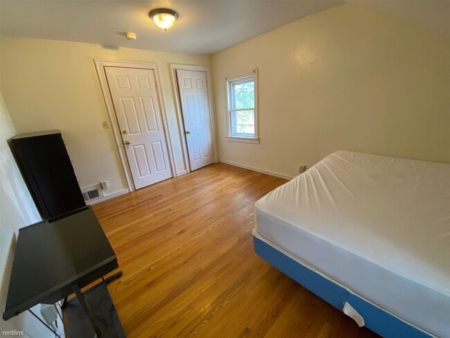 Building Photo - 5 br, 2 bath House - 314 E Summit St