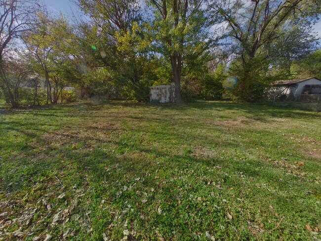 Building Photo - 2109 S Grove St