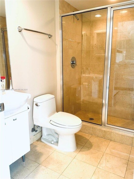 Building Photo - 17201 Collins Ave