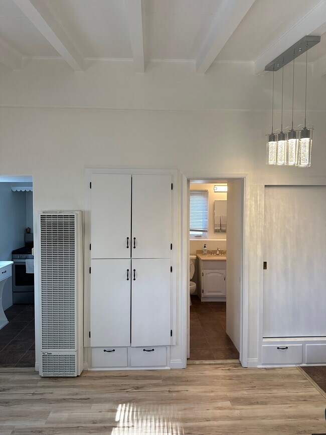 Building Photo - 4030 Haines St