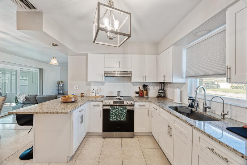 Building Photo - 7520 Hawthorn Dr