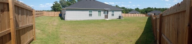 Building Photo - 6604 SW Devotion Ave