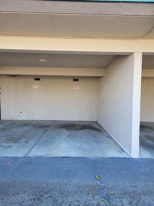 Building Photo - Southside Condo with a View - 1 Bedroom - ...