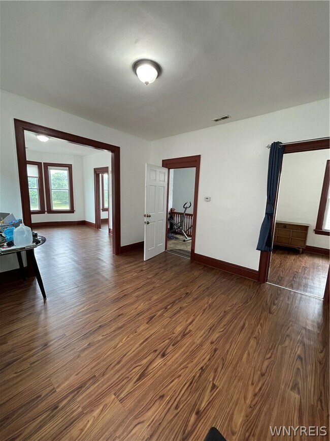 Building Photo - 298 Winslow Ave