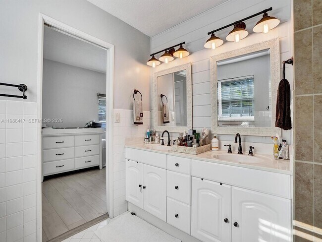 Building Photo - 217 SE 5th St