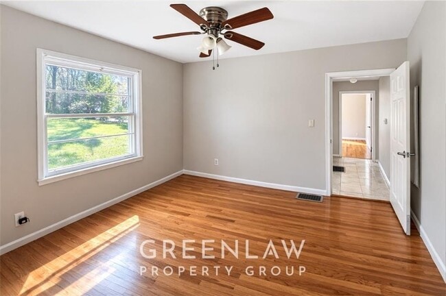 Building Photo - 1944 Lyle Ave