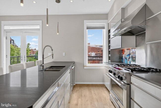 Building Photo - 1620 15th St NW