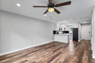 Building Photo - 3810 Southway Dr