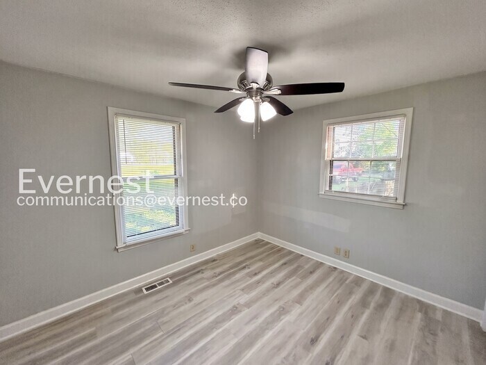 Building Photo - 212 New Shackle Island Rd