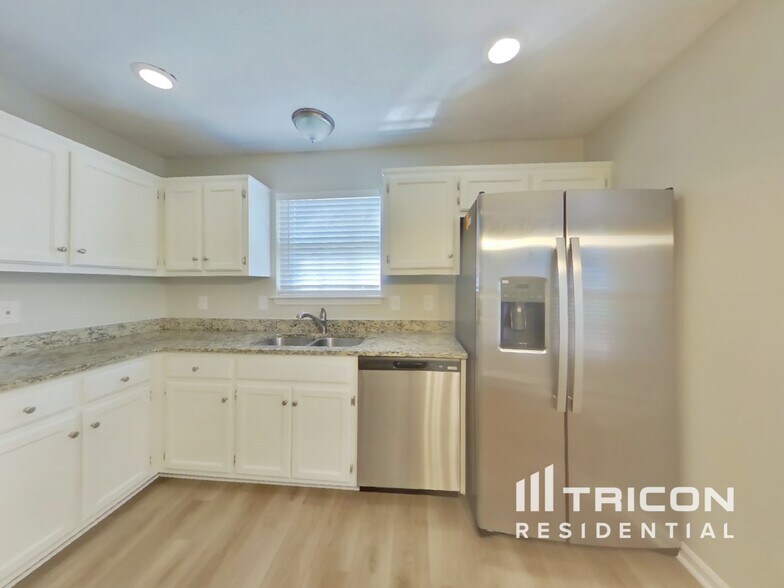 Building Photo - 3204 W Yorkshire Ct