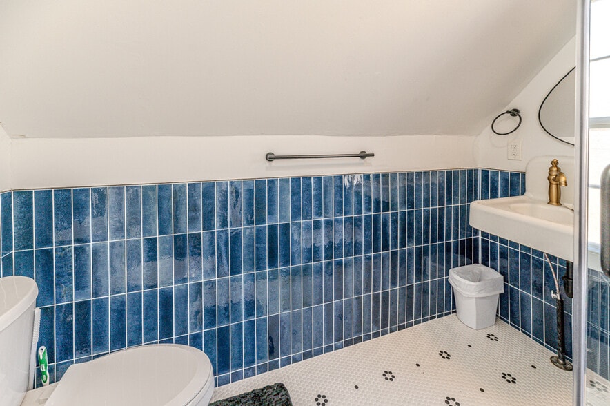 Building Photo - 508 W Chisholm St