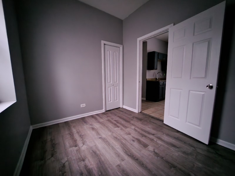 Building Photo - 7314 S Kenwood Ave