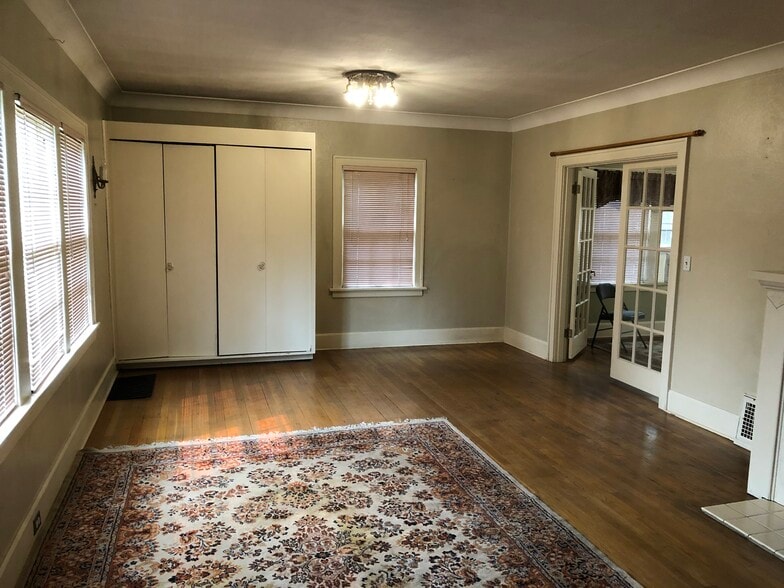 Building Photo - 207 S 16th Ave