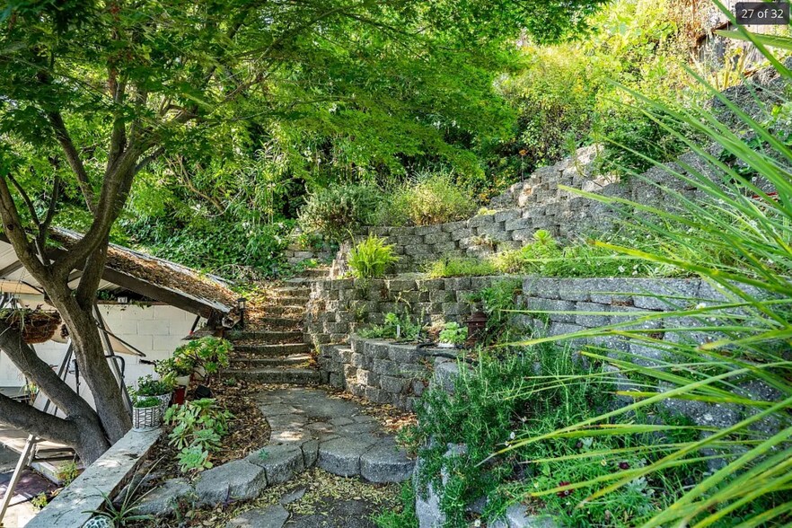 Building Photo - 136 Farallon Dr