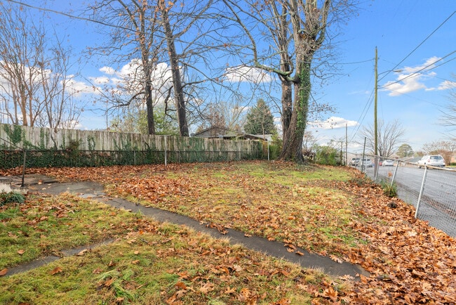 Building Photo - 201 Perrymont Ave