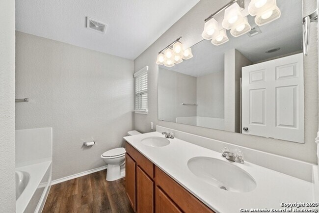 Building Photo - 3 Bedroom/2 Bath Silver Canyon Subdivision