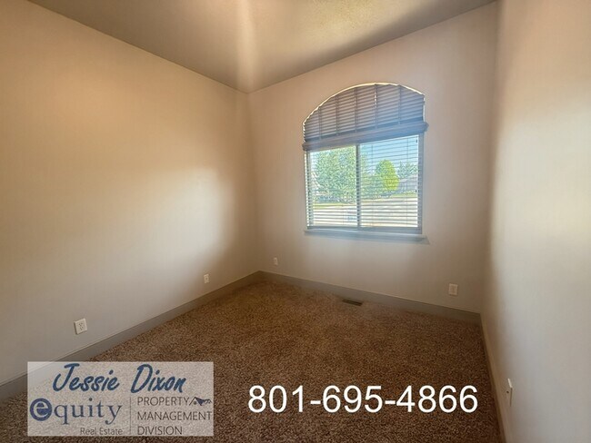 Building Photo - 5725 Brook Cir
