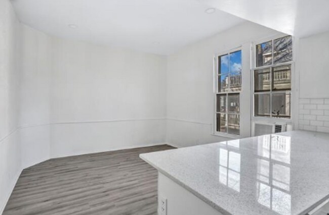 Building Photo - 827 S Crockett St