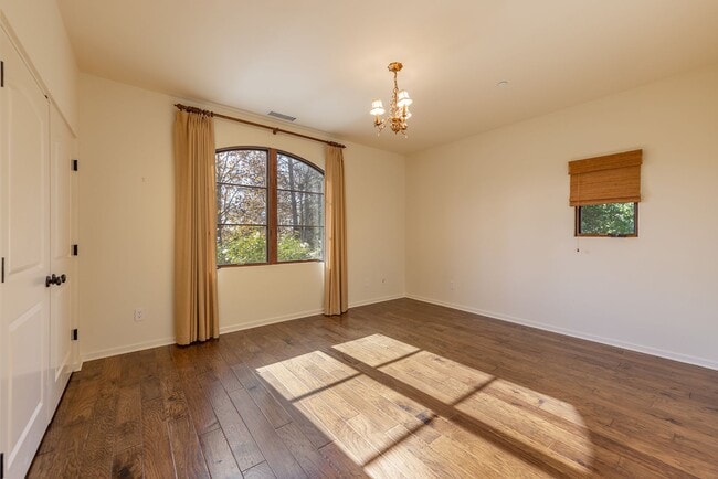 Building Photo - Outdoor Oasis