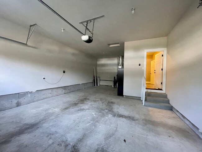 Building Photo - Beautiful Single Story Home!! 3 bed/2 bath with Open Floor Plan and Large Yard!!