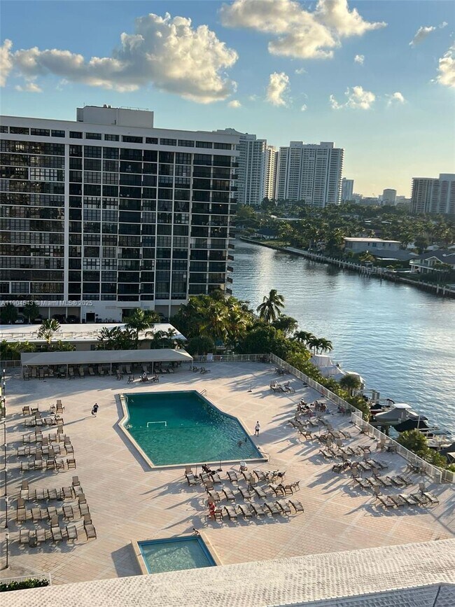 Building Photo - 1965 S Ocean Dr