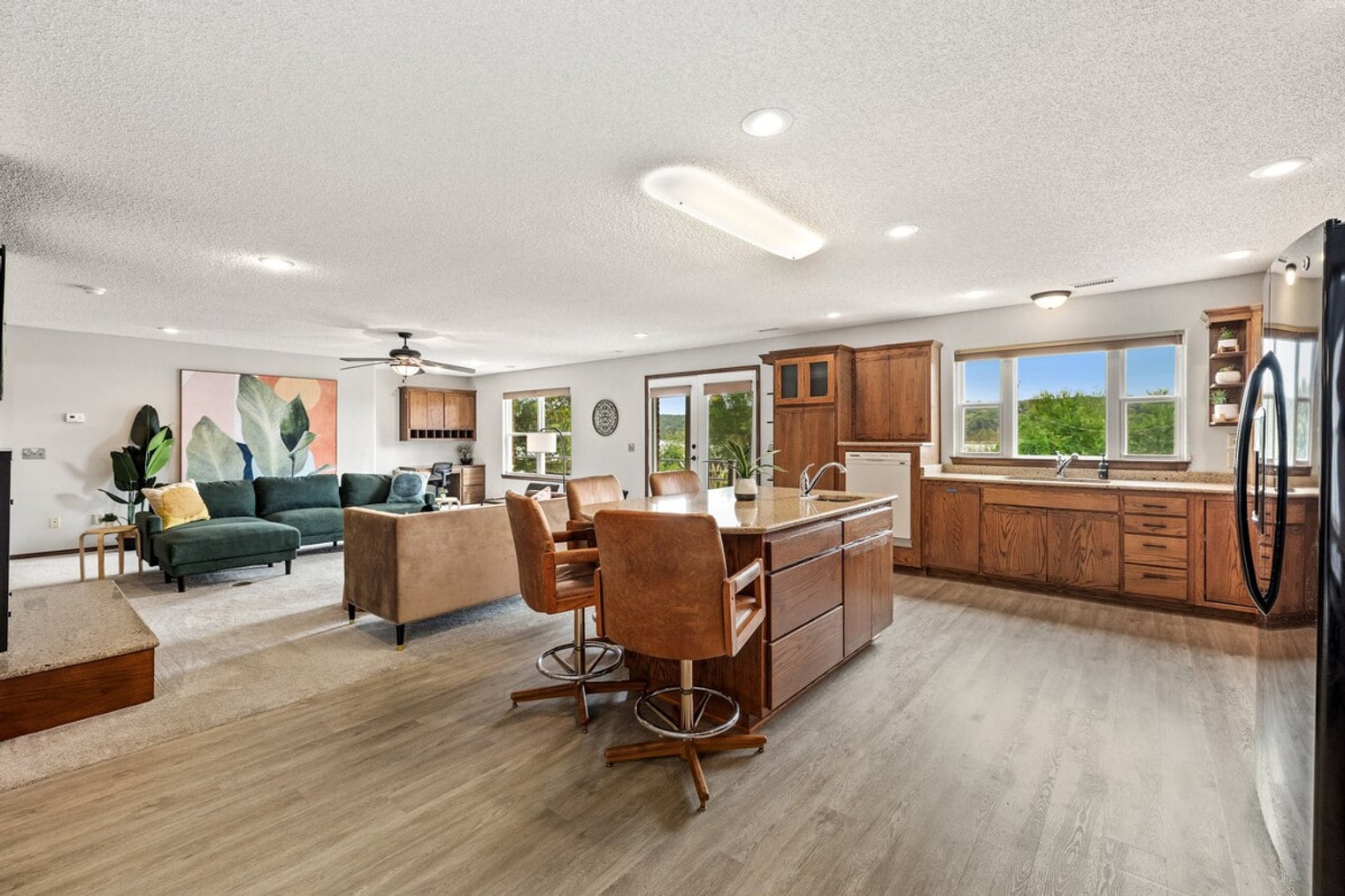 Building Photo - 8383 S Lakeshore Dr
