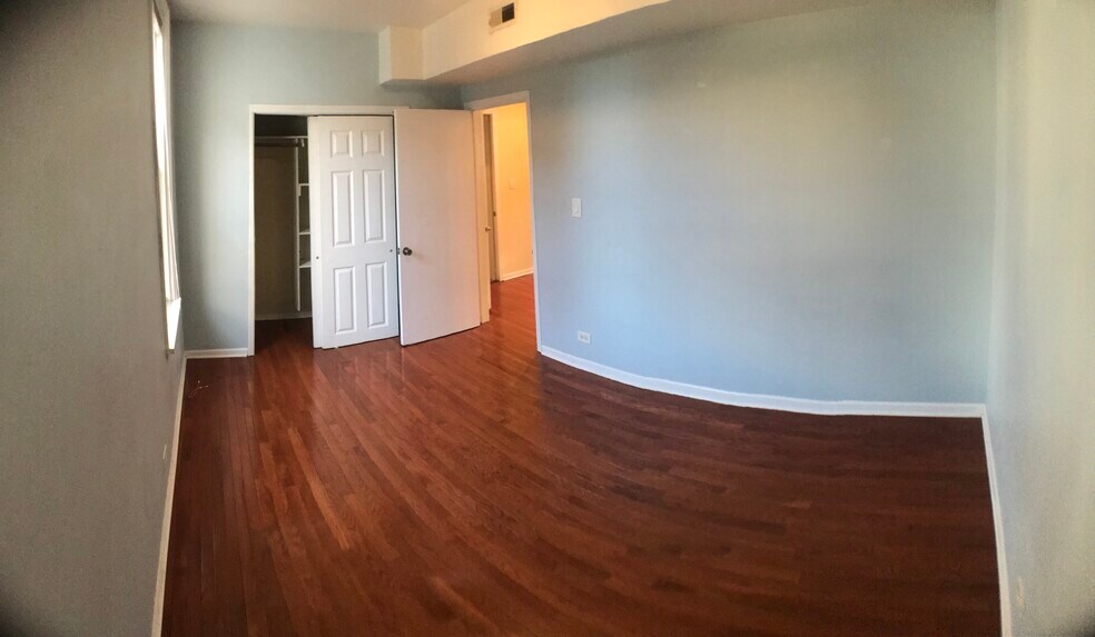 Building Photo - 2509 N Marshfield Ave