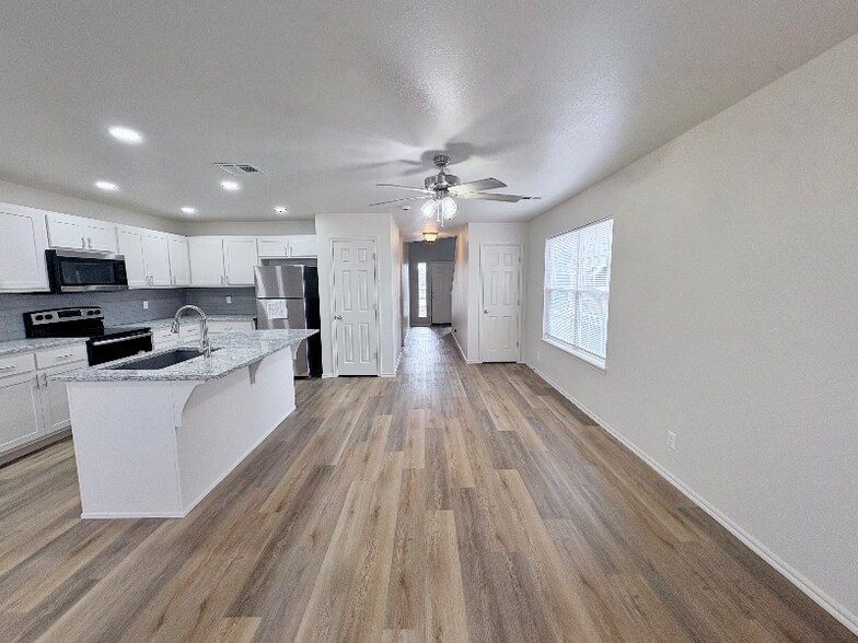 Building Photo - 955 Hamilton Falls