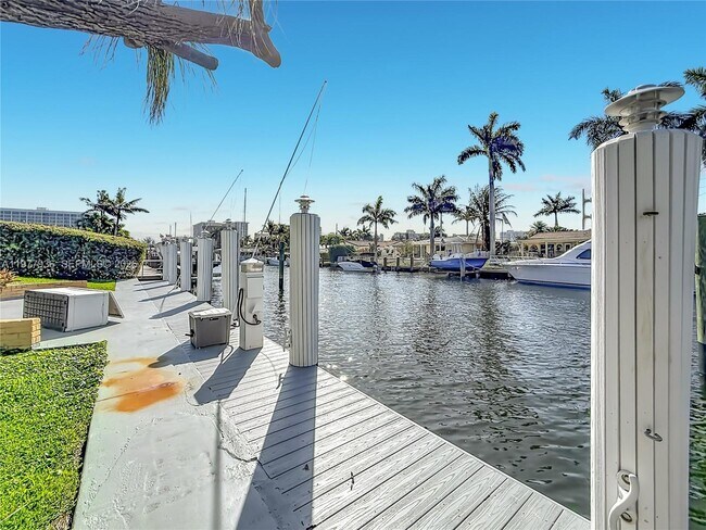 Building Photo - 2770 NE 8th Ct