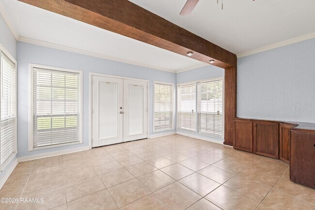 Building Photo - 412 Crest Cir