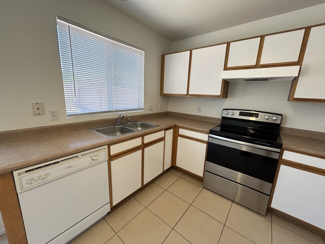 Building Photo - 12232 W Windrose Dr