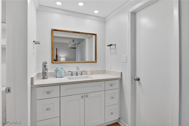 Building Photo - 788 Park Shore Dr