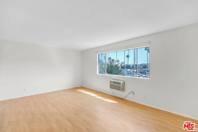 Building Photo - 5524 Elmer Ave