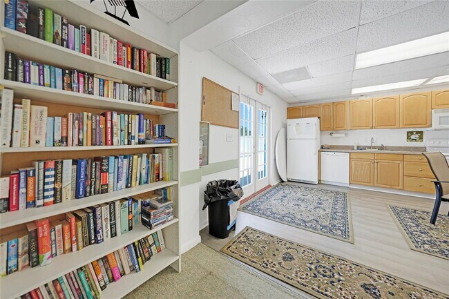 Building Photo - "Charming 2-Bed, 2-Bath Villa in Lake Shore Condominiums"