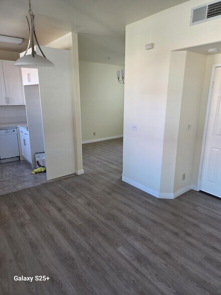 Building Photo - 18347 Saticoy St